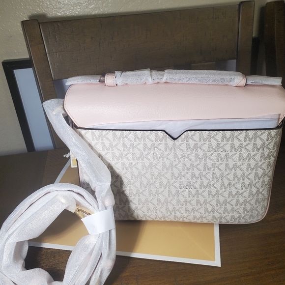 NWT Michael Kors Rose Top Handle Medium Messenger - Picture 2 of 6